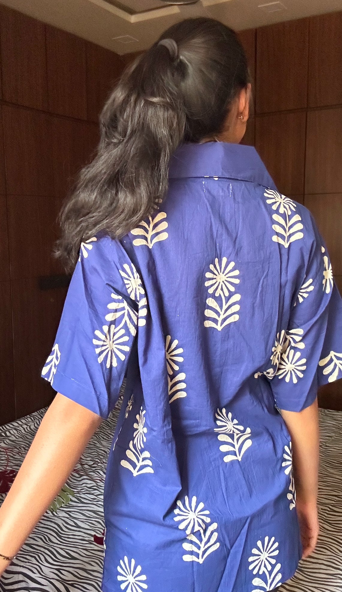 Indigo flower bon-bon shirt